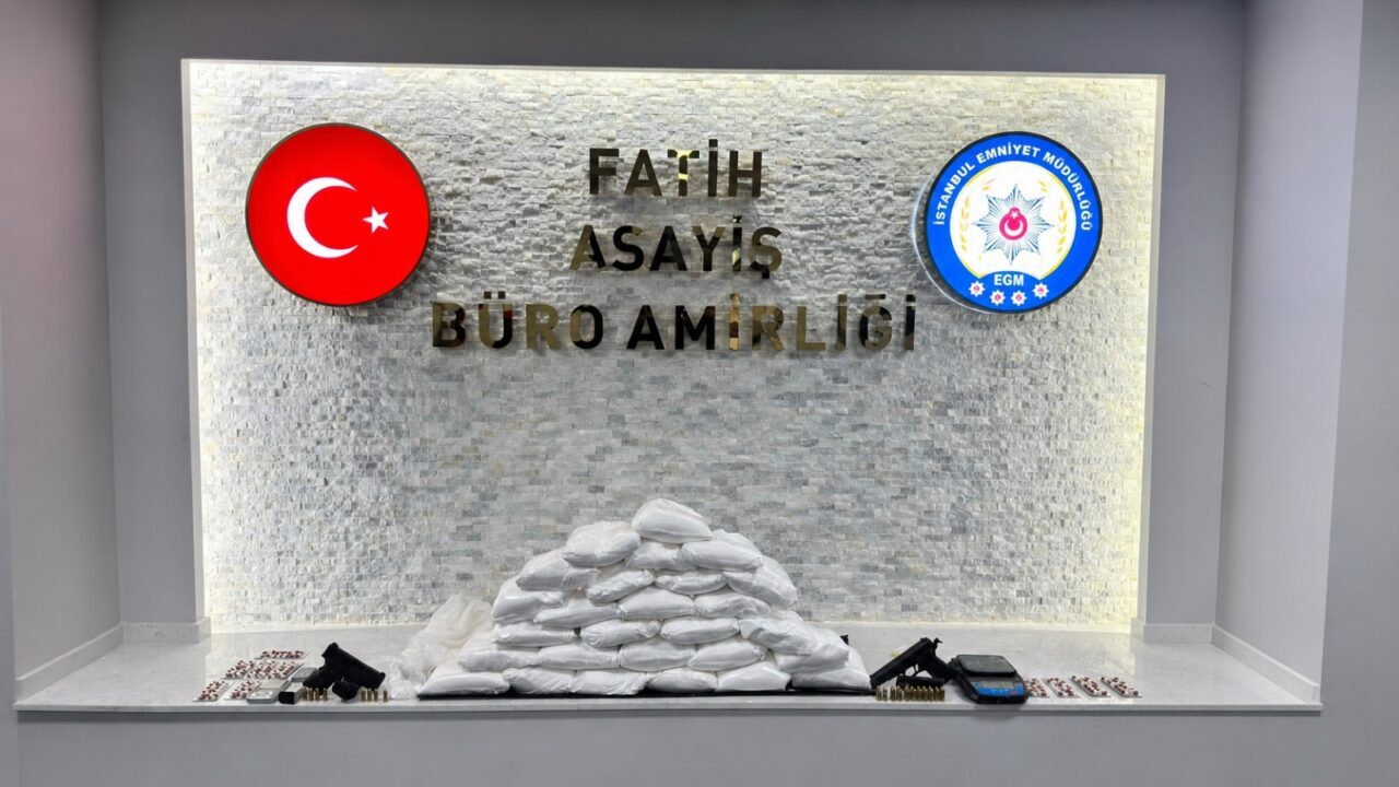İSTANBUL (AA) – Fatih'te 31 kilogram kokainin ele geçirildiği operasyonda