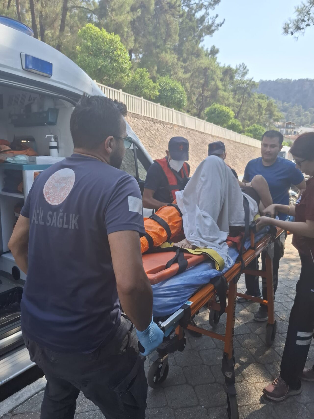 MUĞLA (AA) – Muğla'nın Fethiye ilçesi açıklarında gezi teknesinde yaralanan