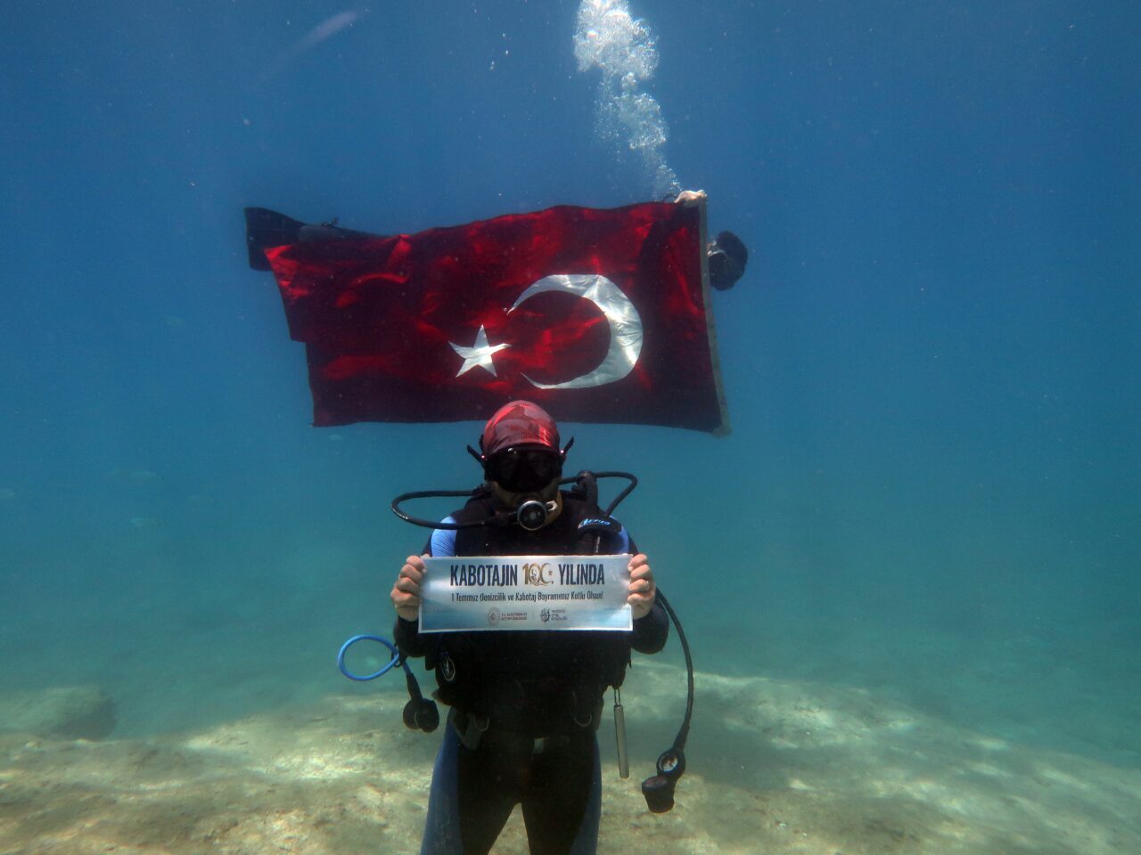 MUĞLA – Muğla'nın Fethiye ilçesinde bir grup dalgıç, 1 Temmuz
