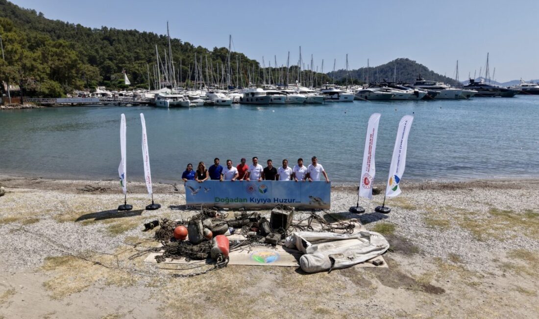 MUĞLA (AA) – Muğla'nın Fethiye ilçesindeki Göcek Halk Plajı'nda deniz