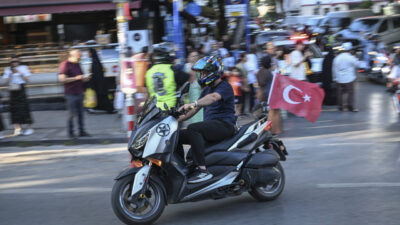 İSTANBUL (AA) – İstanbul'da motosiklet sürücüleri, 15 Temmuz Demokrasi ve
