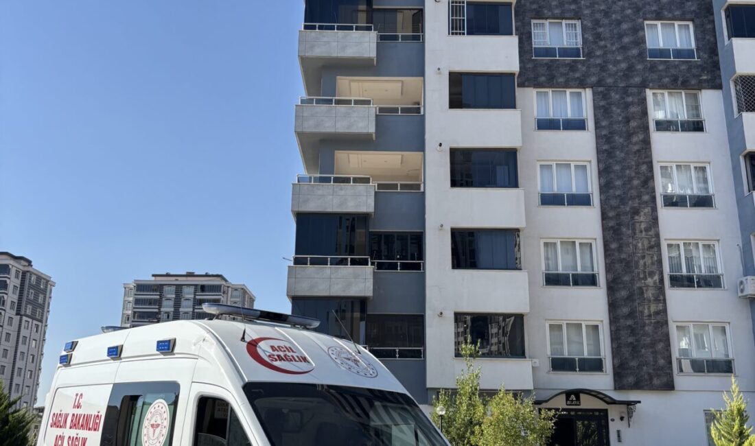 GAZİANTEP (AA) – Gaziantep'in Şahinbey ilçesinde arızalanan asansöre sıkışan yaşlı