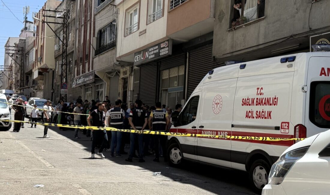GAZİANTEP (AA) – Gaziantep'in Şehitkamil ilçesinde eski eşini bıçaklayarak öldüren