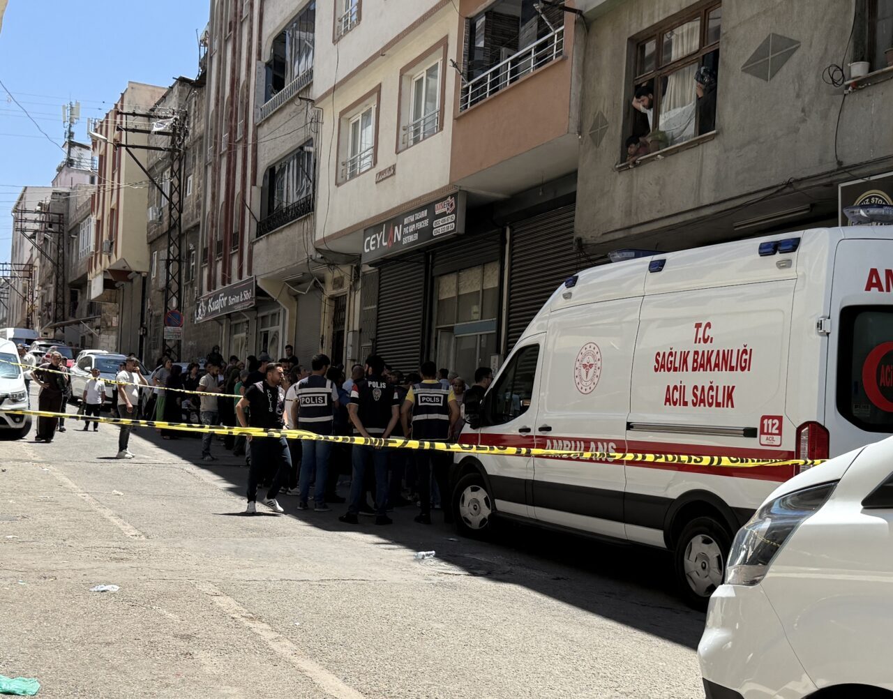 GAZİANTEP (AA) – Gaziantep'in Şehitkamil ilçesinde eski eşini bıçaklayarak öldüren
