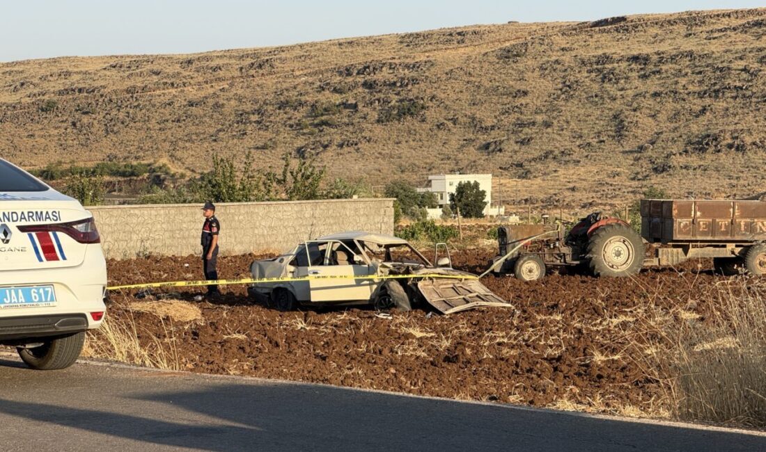 GAZİANTEP (AA) – Gaziantep'in Şahinbey ilçesinde otomobilin yol kenarında oturanlara