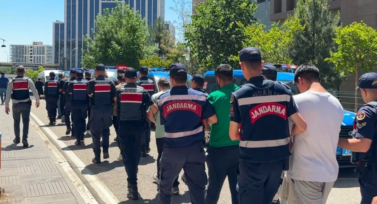 GAZİANTEP (AA) – Gaziantep merkezli 3 ilde düzenlenen yasa dışı