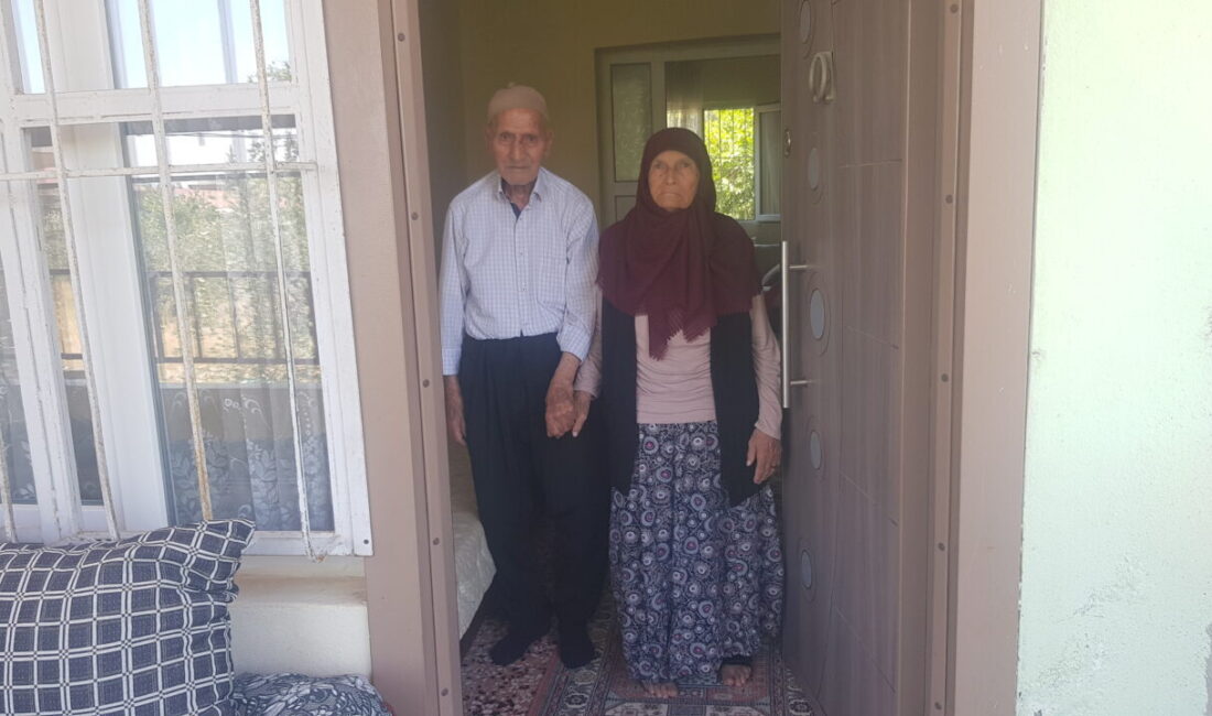 GAZİANTEP (AA) – Gaziantep'in İslahiye ilçesinde yaşayan 100 yaşındaki Mehmet
