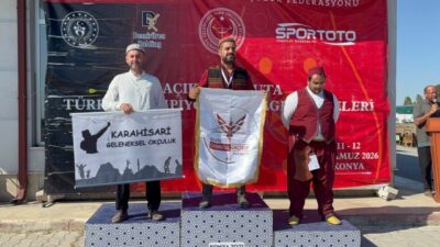 KONYA (AA) – Türkiye Geleneksel Türk Okçuluk Federasyonunca düzenlenen Geleneksel