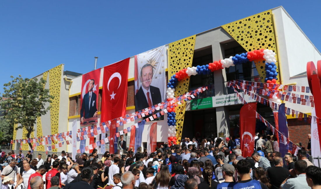 - "Türkiye bir spor tesisi devrimi yaşamaktadır. Sayın Cumhurbaşkanımızın gençlere