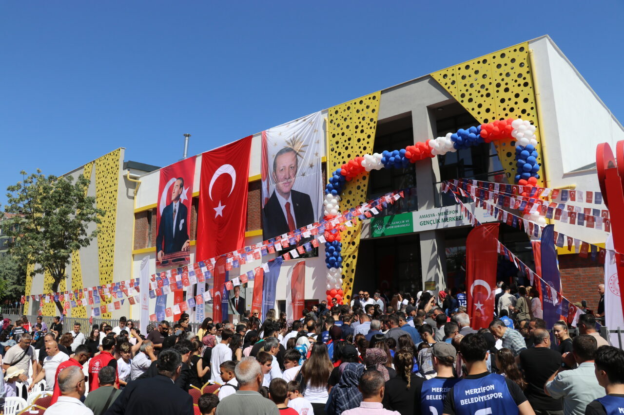 - "Türkiye bir spor tesisi devrimi yaşamaktadır. Sayın Cumhurbaşkanımızın gençlere