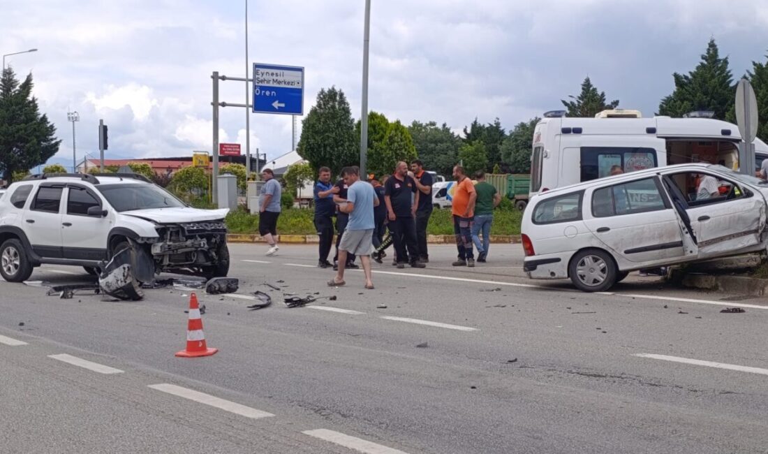 GİRESUN (AA) – Giresun'un Eynesil ilçesinde iki otomobilin çarpışması sonucu