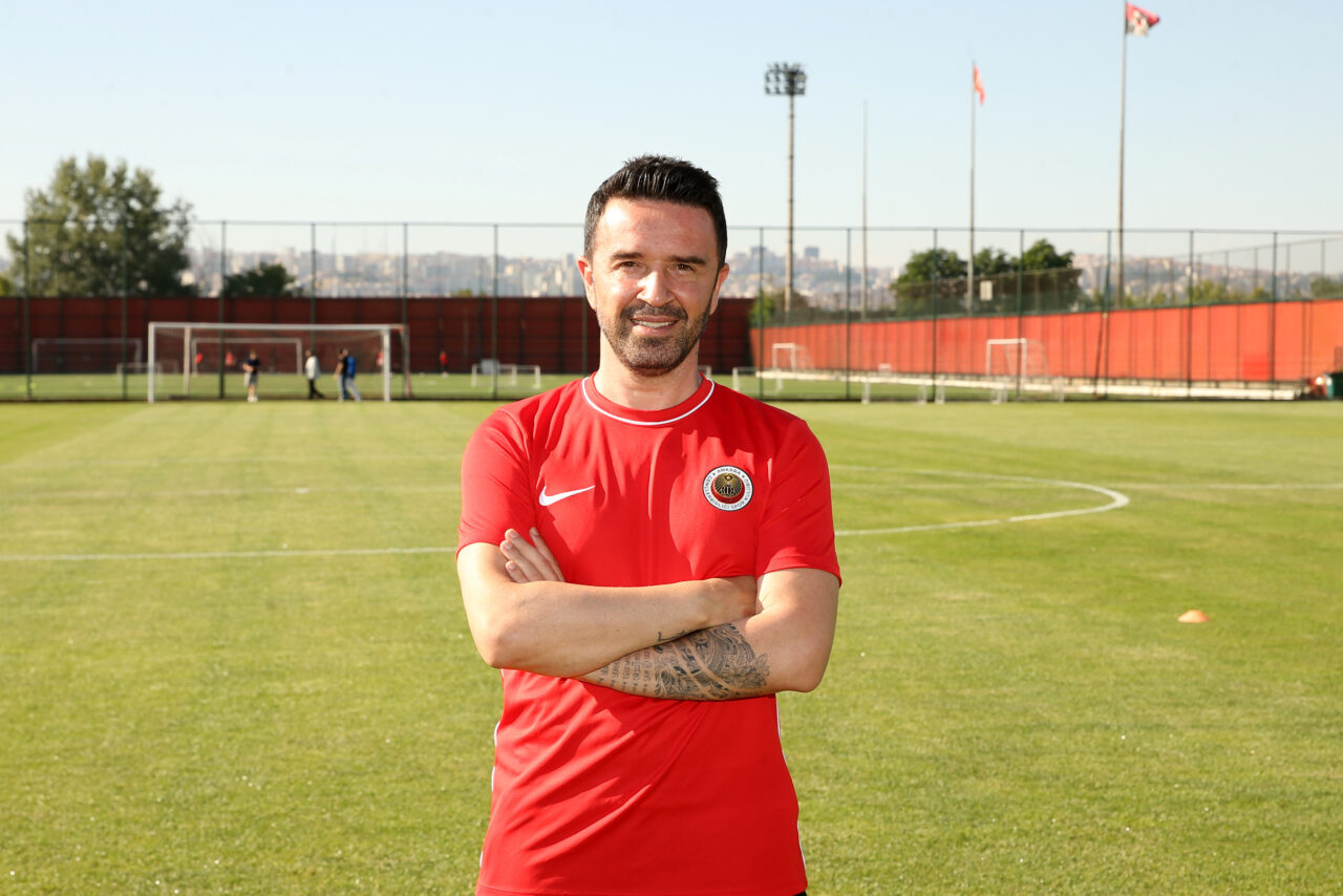 ANKARA (AA) – Gençlerbirliği, eski milli futbolcu Gökhan Gönül'ün yardımcı