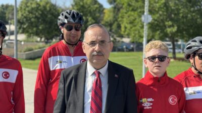 KONYA (AA) – Konya'da görme engelli bisikletçiler, 15 Temmuz Demokrasi