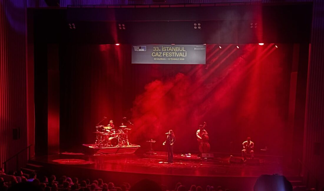 İSTANBUL (AA) – Grammy ödüllü Pakistan asıllı sanatçı Arooj Aftab,