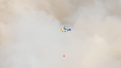 - Yangında tedbir amacıyla tahliye edilen evlerden bazıları zarar gördü
-