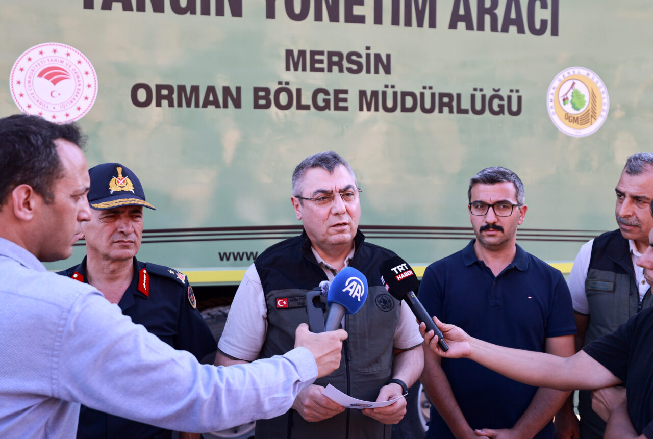 - Aydıncık ilçesindeki yangın nedeniyle 80 hane tedbiren tahliye edildi
-