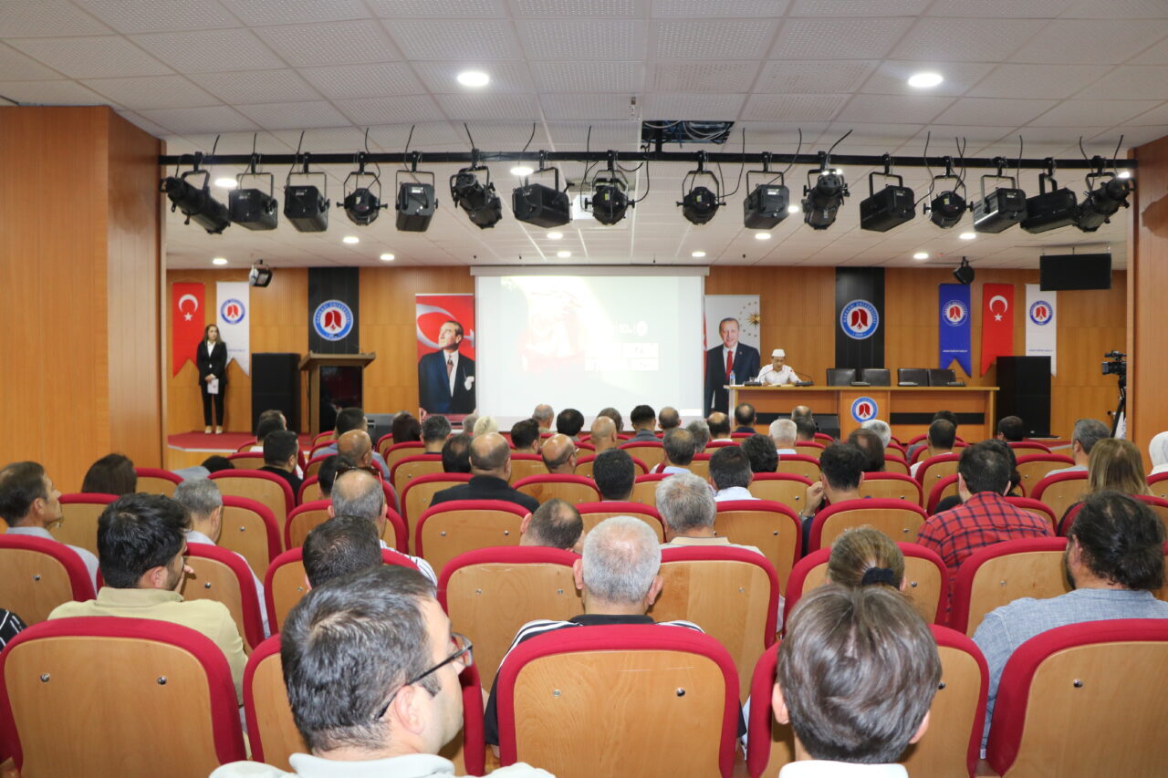 - Hakkari Valisi ve Belediye Başkan Vekili İbrahim Taşyapan:
- "Eline