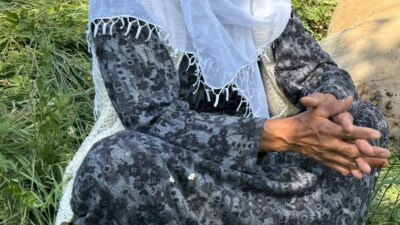 HAKKARİ (AA) – Hakkari'nin Yüksekova ilçesinde merada otlayan ineğinin tepeden
