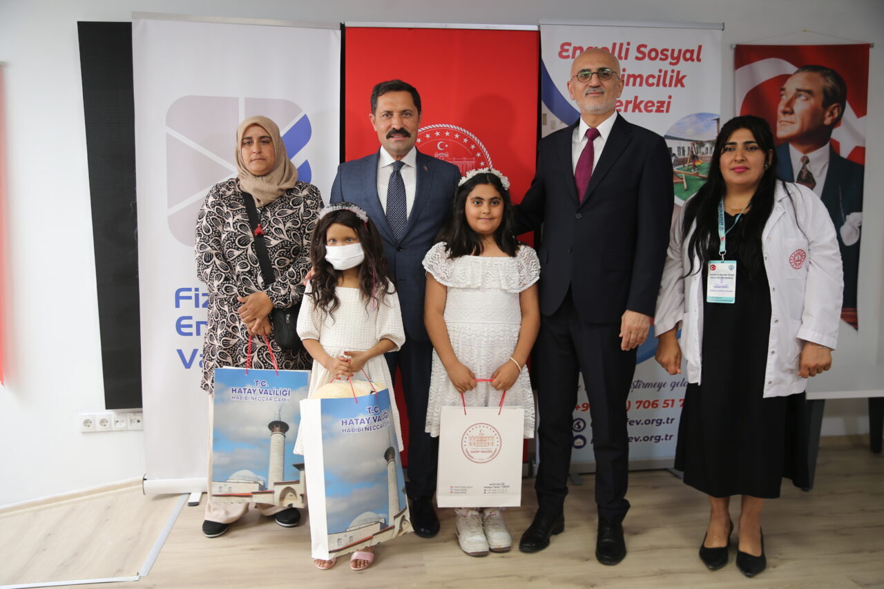 HATAY (AA) – Hatay'da 9 yaşındaki Deniz Güzel'in bağışladığı saçlarından