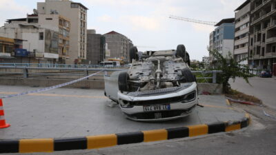 HATAY (AA) – Hatay'ın İskenderun ilçesinde otomobilin devrilmesi sonucu 2