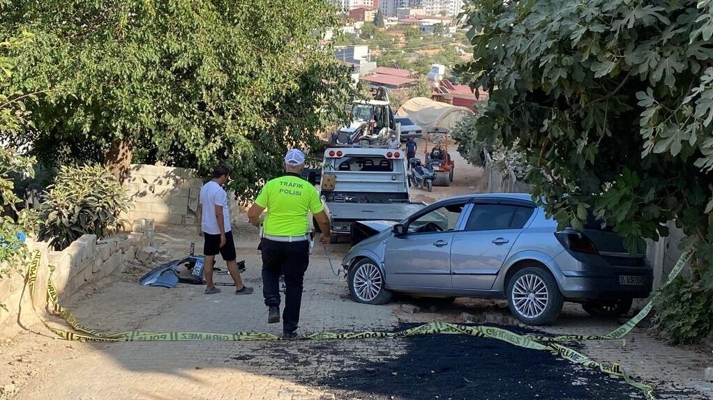 HATAY (AA) – Hatay'ın Kırıkhan ilçesinde asfaltlama çalışması yapan iş