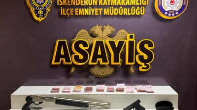 HATAY (AA) – Hatay'ın İskenderun ilçesinde otomobil ve iş yerine