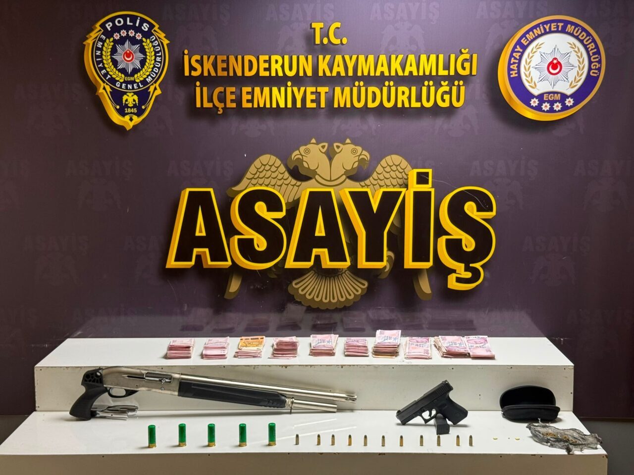 HATAY (AA) – Hatay'ın İskenderun ilçesinde otomobil ve iş yerine