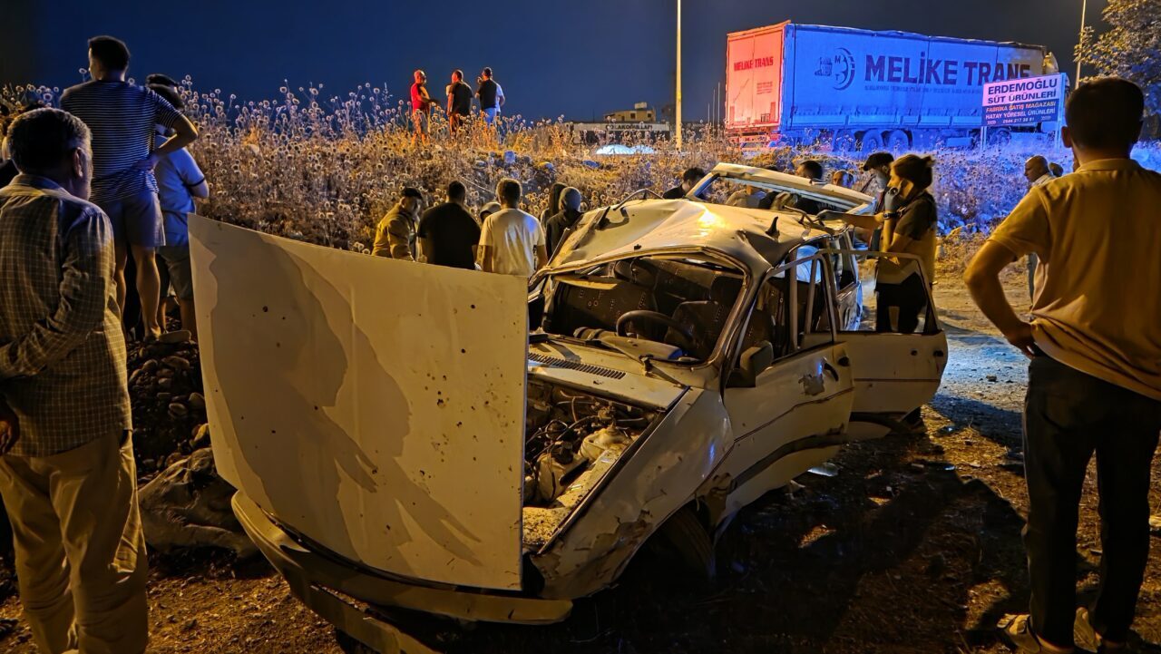 HATAY (AA) – Hatay'ın Hassa ilçesinde otomobilin şarampole devrilmesi sonucu