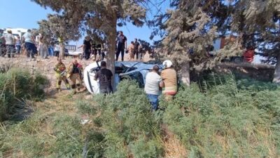HATAY (AA) – Hatay'ın Kırıkhan ilçesinde otomobilin şarampole devrilerek ağaca