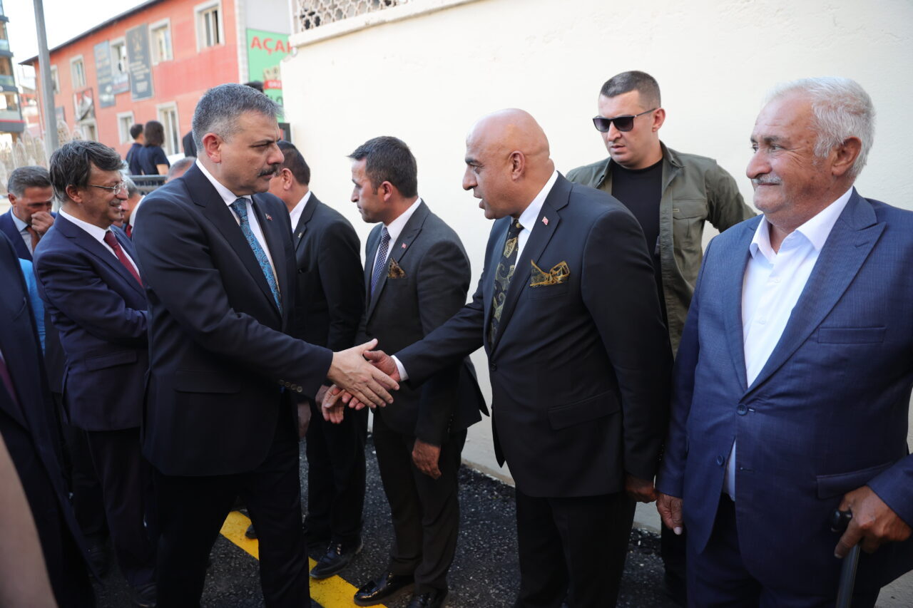 HAKKARİ (AA) – İçişleri Bakanı Mustafa Çiftçi, Hakkari’de ziyaretler gerçekleştirdi.