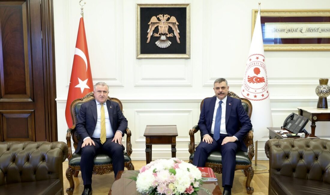 - İçişleri Bakanı Mustafa Çiftçi:
- "Sporun birleştirici ruhuna yakışır şekilde,