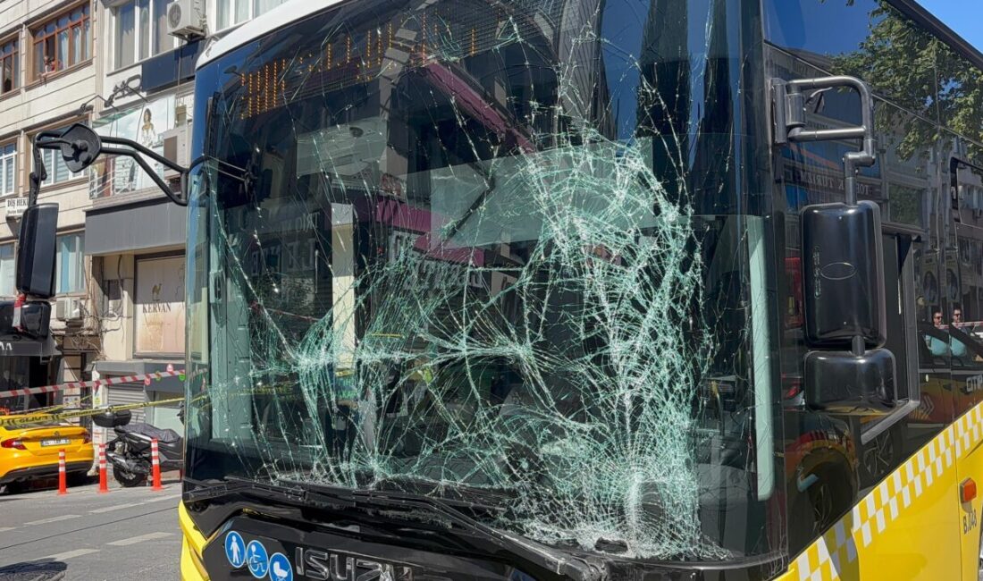 İSTANBUL (AA) – Fatih'te İETT otobüsü ile ambulansın çarpışması sonucu