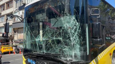 İSTANBUL (AA) – Fatih'te İETT otobüsü ile ambulansın çarpışması sonucu