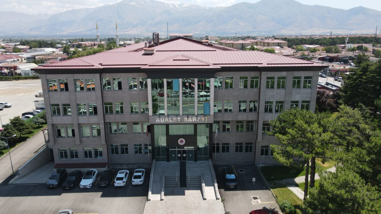 ERZİNCAN (AA) – Erzincan'ın İliç ilçesindeki altın madeninde 9 işçinin