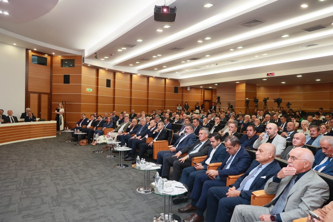 - İSO Yönetim Kurulu Başkanı Erdal Bahçıvan:
- "Türkiye, klasik sanayileşmesini