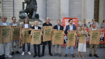 - Sumar ittifakının Meclis Grup Sözcüsü Veronica Martinez:
- "Bu soykırımın