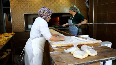 ISPARTA (AA) – Isparta'nın Yalvaç ilçesinde kadınların nesilden nesle sürdürdüğü