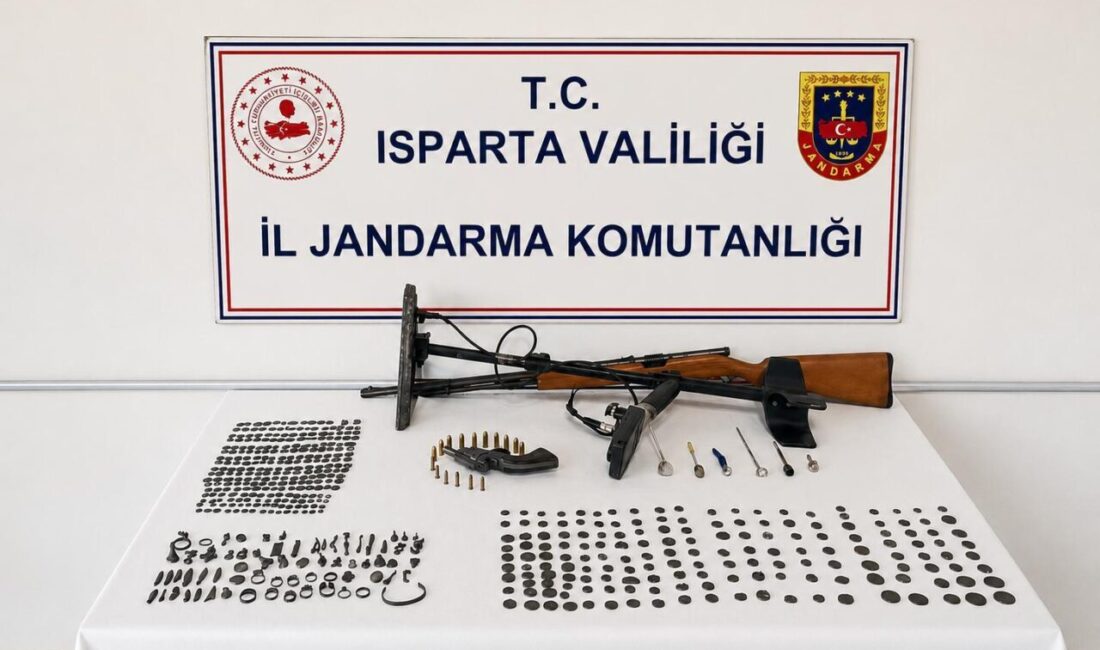 ISPARTA (AA) – Isparta'nın Yalvaç ilçesinde düzenlenen tarihi eser kaçakçılığı