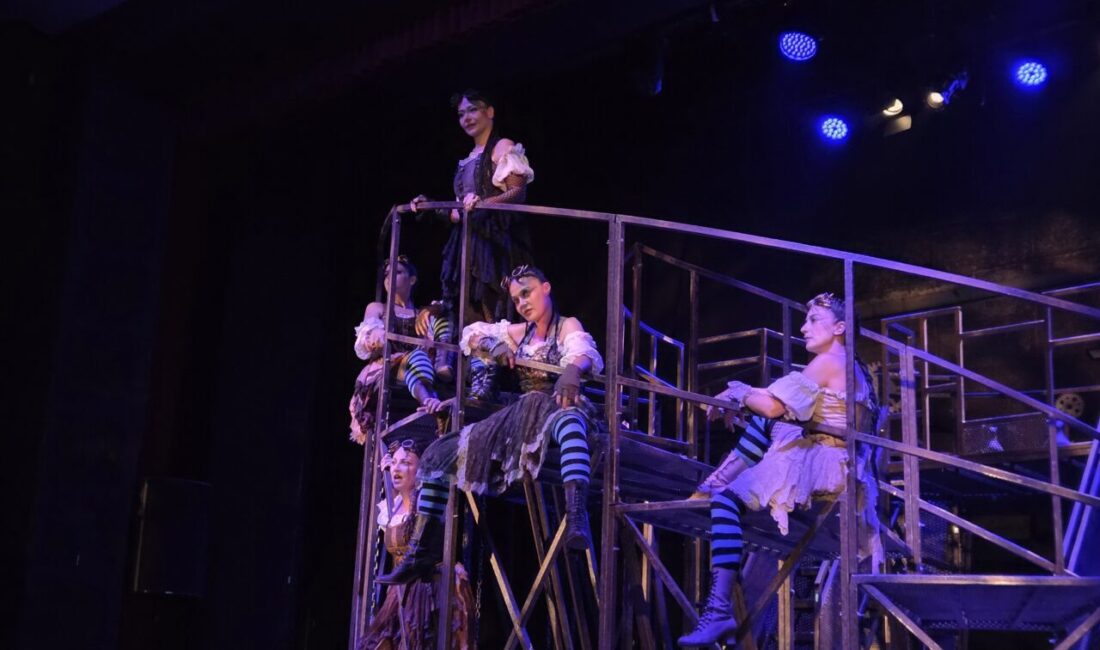 PRİZREN (AA) – İstanbul Devlet Tiyatrosu (İDT), "Lysistrata" oyunuyla Kosova'nın