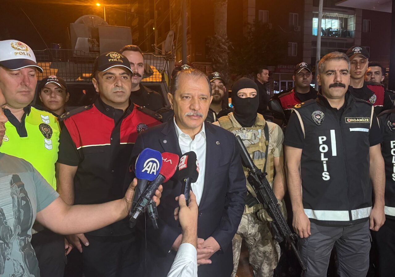 İSTANBUL (AA) – İstanbul Emniyet Müdürlüğü ekiplerince Esenyurt'ta geniş kapsamlı