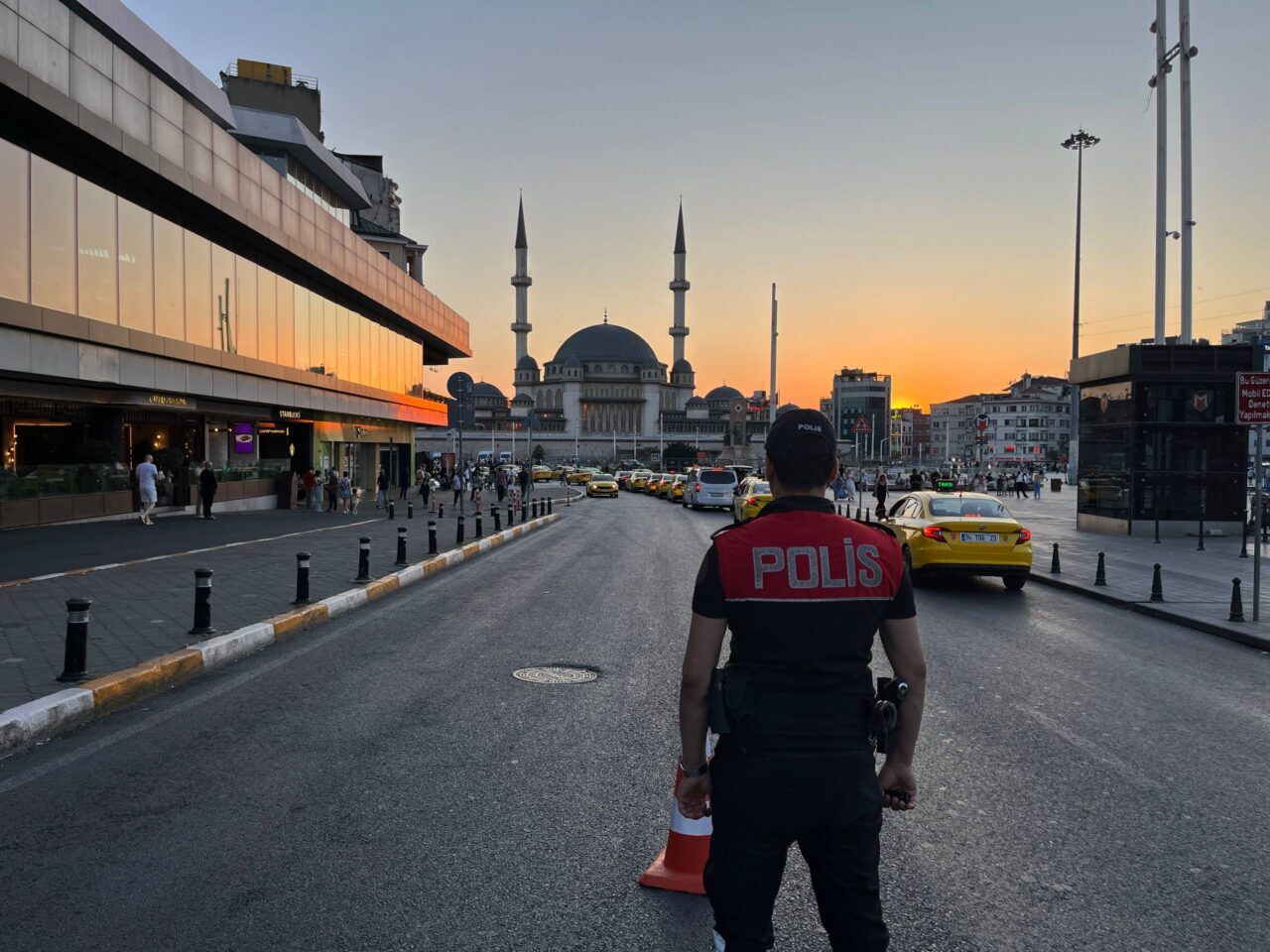 İSTANBUL (AA) – İstanbul'da, kent genelinde kamu düzeni ve asayişin