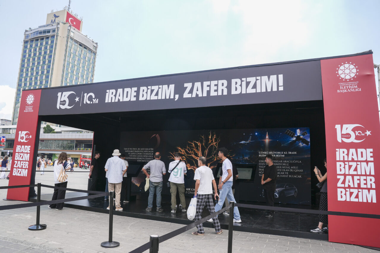 - Cumhurbaşkanlığı İletişim Başkanlığınca Taksim Meydanı'nda kurulan dijital deneyim alanına