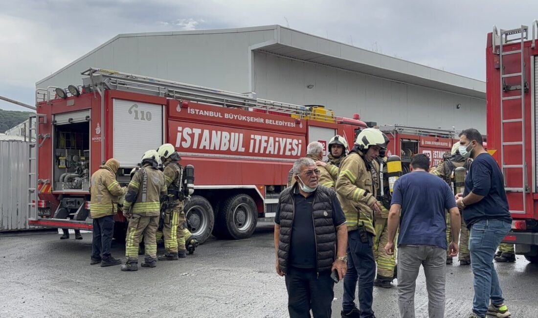 İSTANBUL (AA) – Eyüpsultan'daki bir fabrikada kimyasal maddelerin tepkimeye girmesi