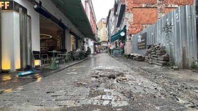 İSTANBUL (AA) – İstanbul'un bazı ilçelerinde etkili olan sağanak nedeniyle