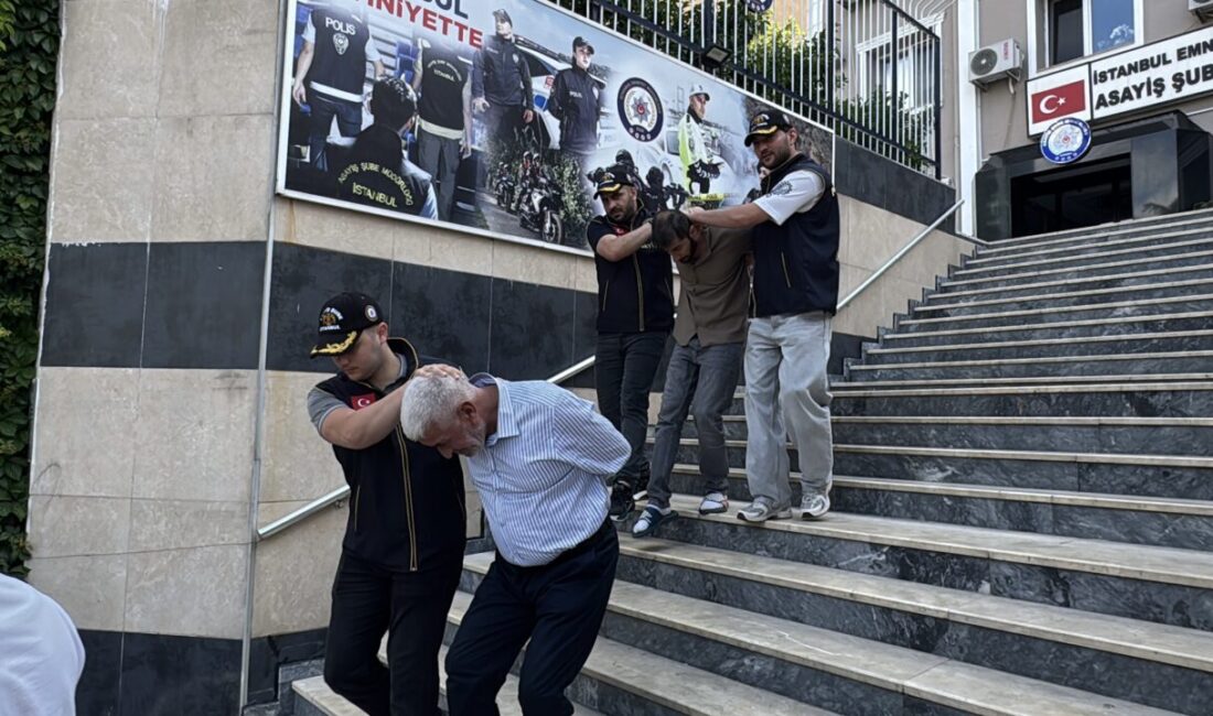 İSTANBUL (AA) – İstanbul'da, kendilerini polis ve savcı olarak tanıtıp