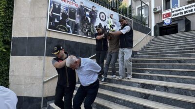 İSTANBUL (AA) – İstanbul'da, kendilerini polis ve savcı olarak tanıtıp
