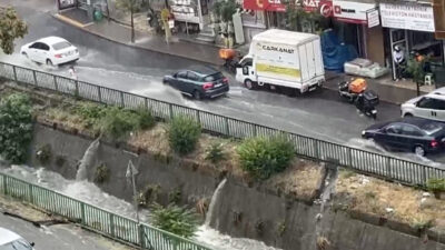 İSTANBUL (AA) – İstanbul'un bazı ilçelerinde gökgürültülü sağanak etkisini gösteriyor.