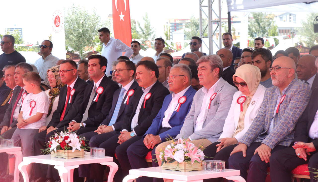 - Adalet Bakan Yardımcısı Sedat Ayyıldız:
- "Kimse devletten daha güçlü