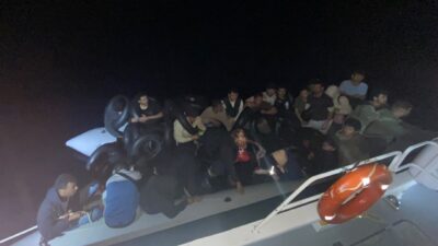 İZMİR (AA) – İzmir'in Dikili ilçesi açıklarında 12 düzensiz göçmen