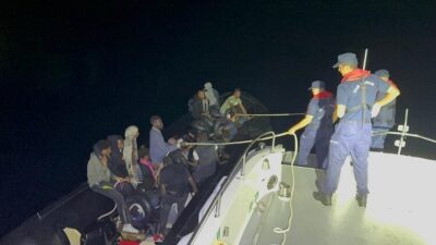 İZMİR (AA) – İzmir'in Seferihisar ilçesi açıklarında 32 düzensiz göçmen
